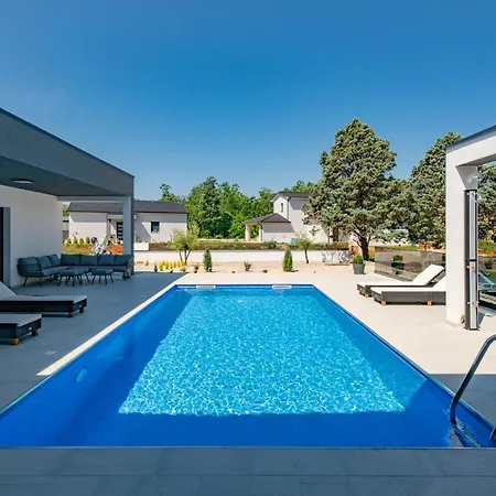 3 Bedroom In Nedeščina